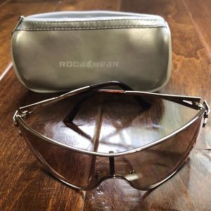 Rocks wear sunglasses